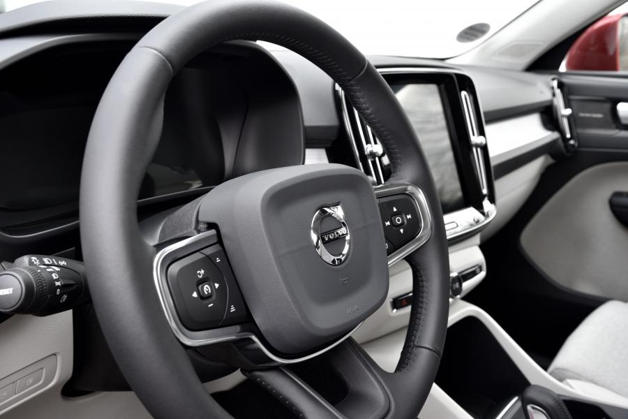 Детали интерьера Volvo XC40 T5 Plug-in Hybrid 2019 года  (WW) (фото 6 из 24)
